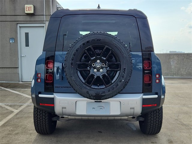 2025 Land Rover Defender 110 S photo 7