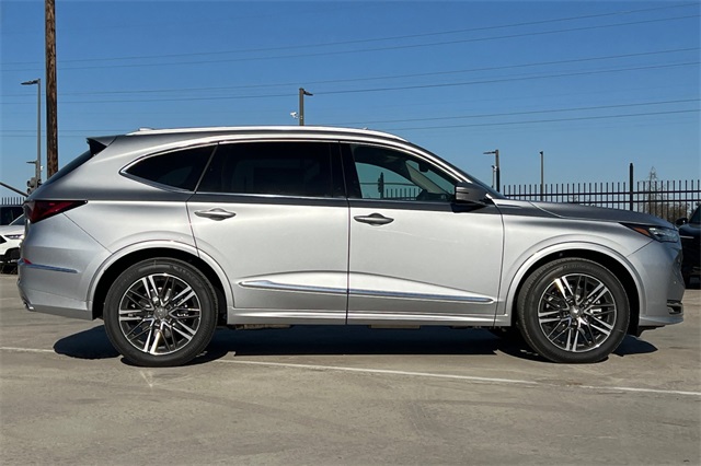 2026 Acura MDX SH-AWD Advance photo 4
