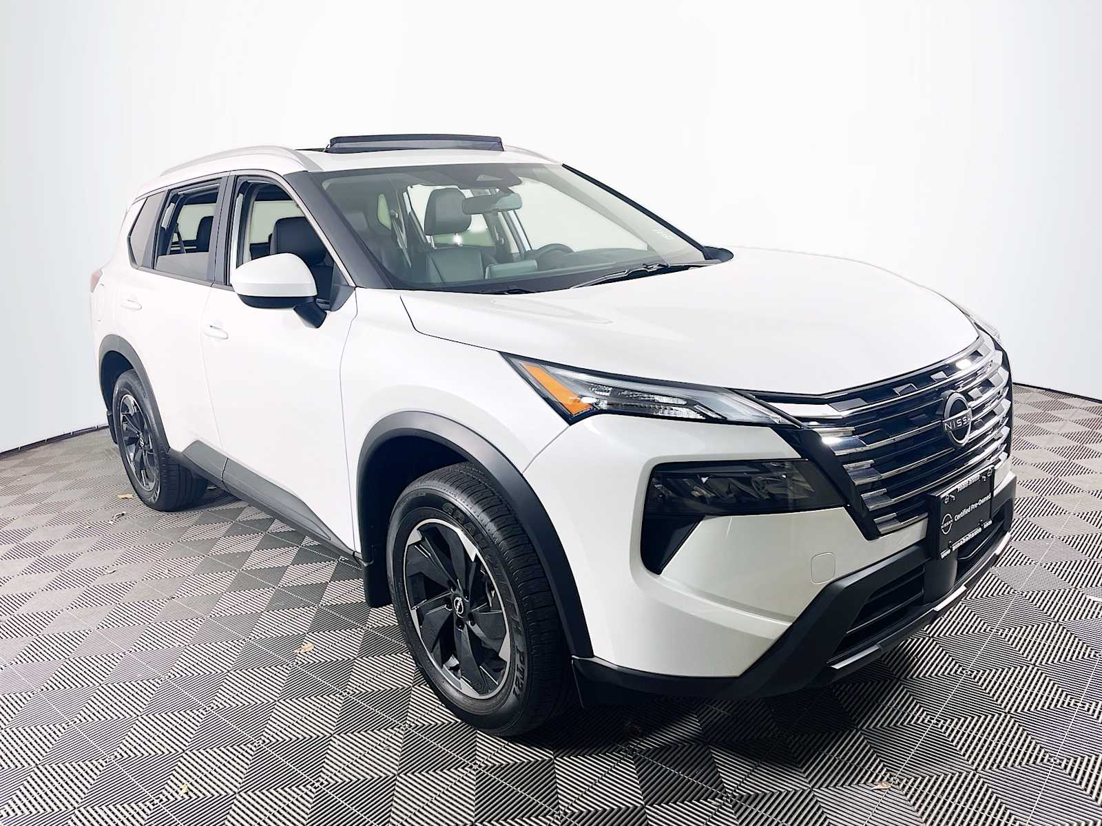 2026 Nissan Rogue SV photo 2