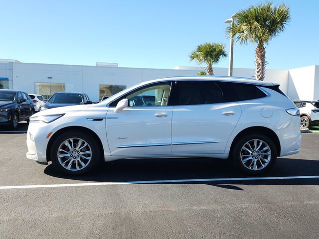 2023 Buick Enclave Avenir photo 2