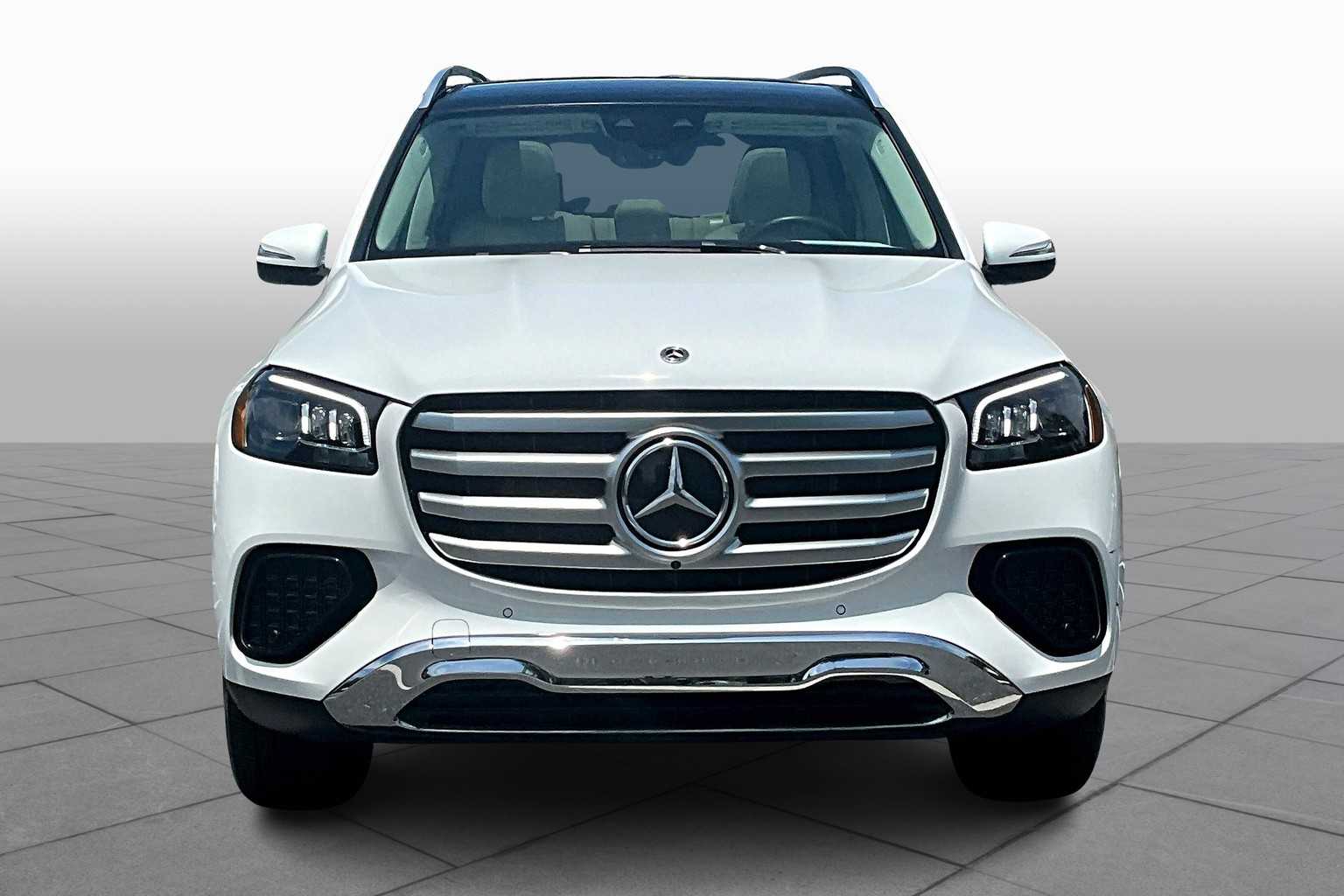 2025 Mercedes Benz GLS 450 4MATIC photo 3