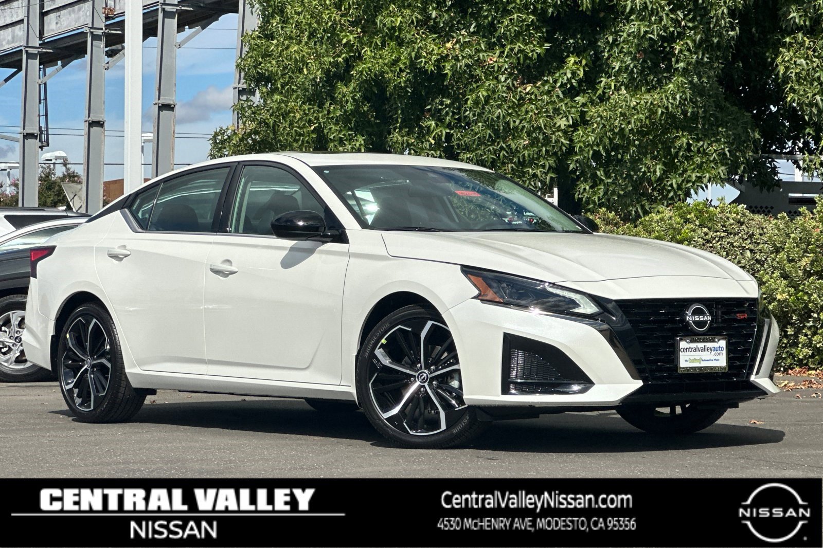 2025 Nissan Altima SR's photo