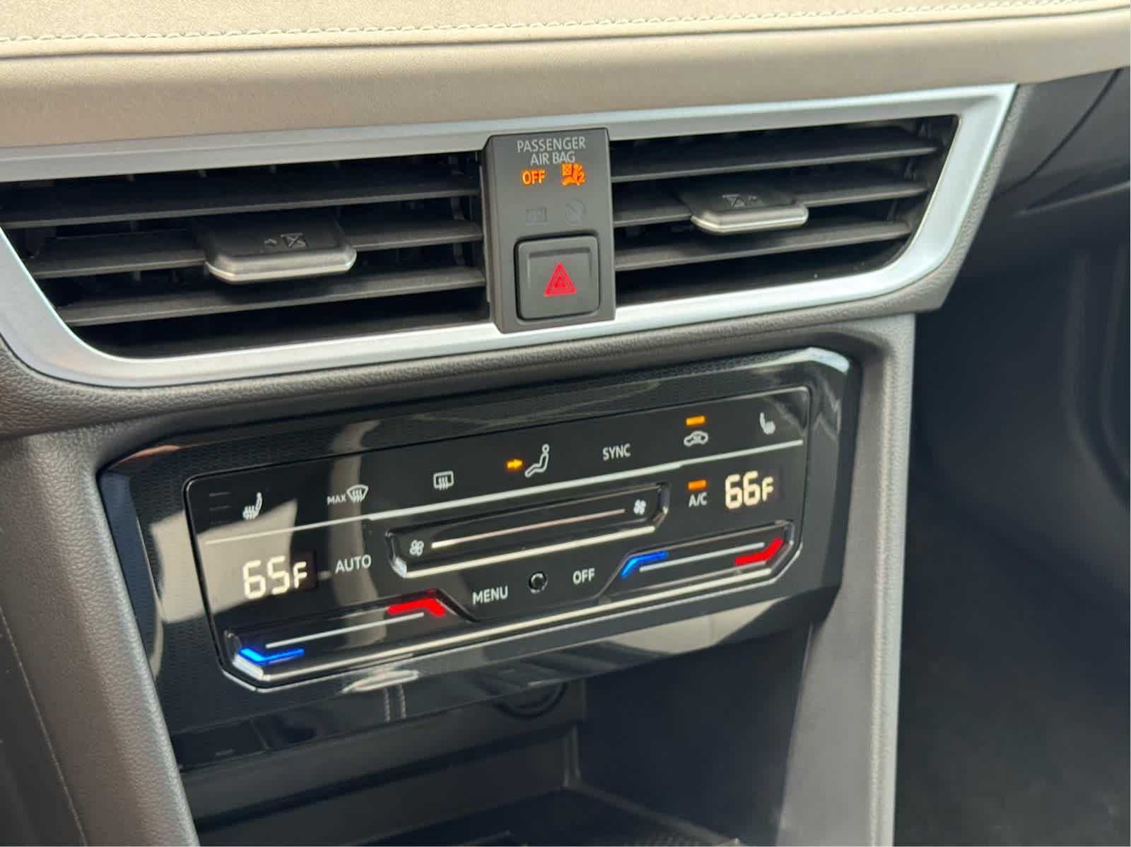 2025 Volkswagen Taos SE photo 18