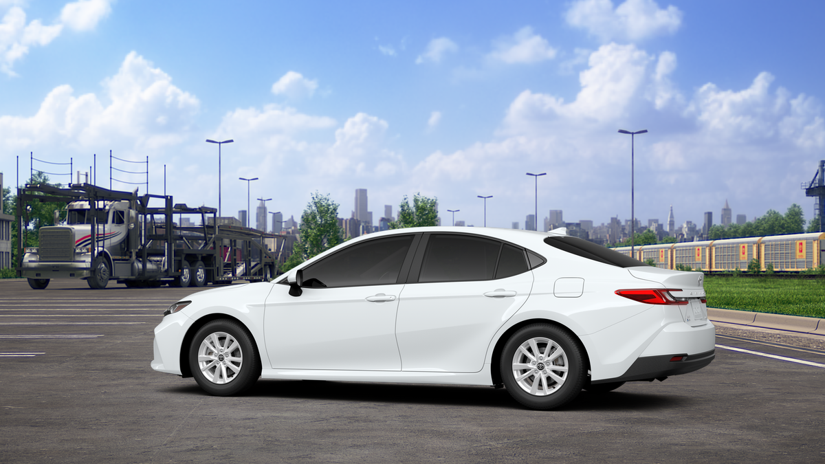 2025 Toyota Camry LE photo 4