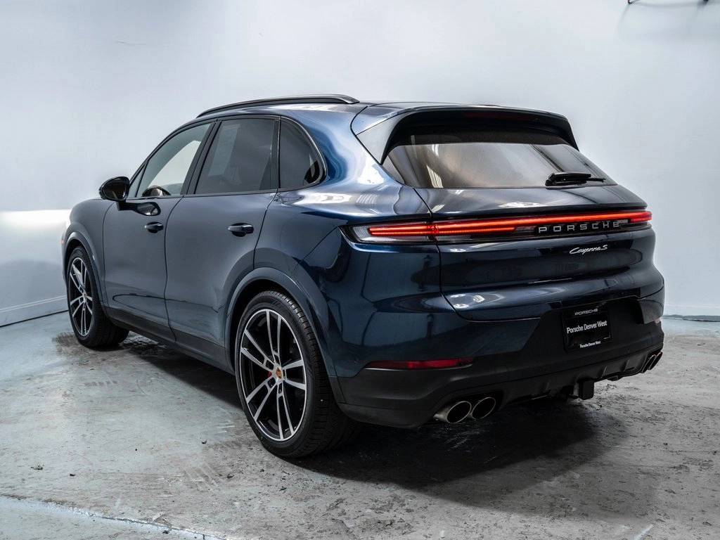 2025 Porsche Cayenne S photo 3