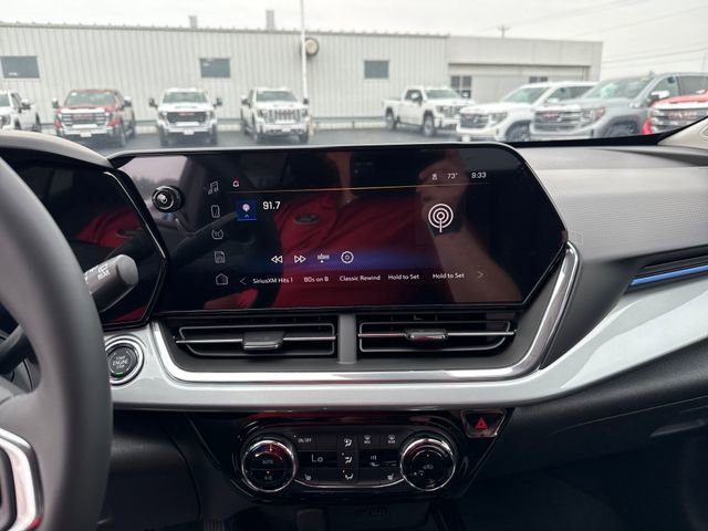 2025 Chevrolet Trax LT photo 16