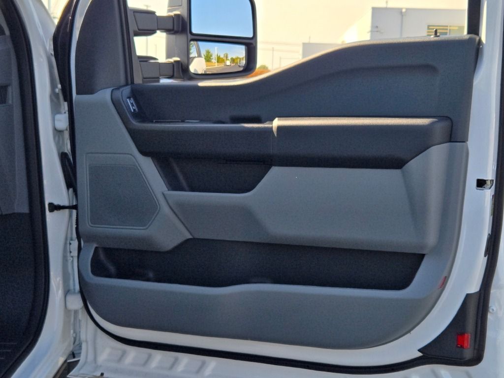 2025 Ford F-250 XL photo 4
