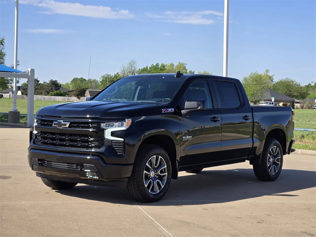 2025 Chevrolet Silverado 1500 RST photo 2