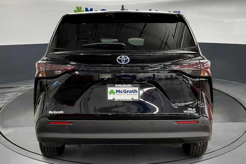2023 Toyota Sienna XLE photo 5