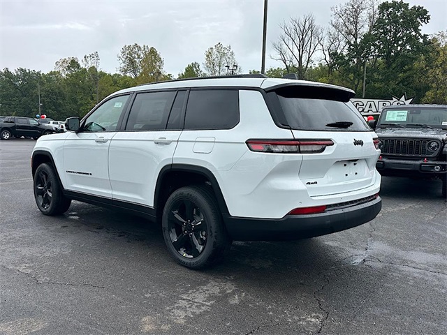2025 Jeep Grand Cherokee Laredo Altitude photo 4