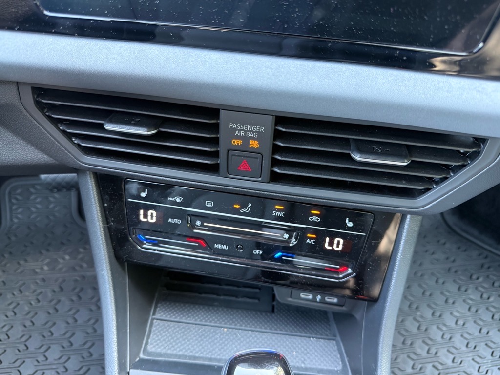2025 Volkswagen Jetta SE photo 19