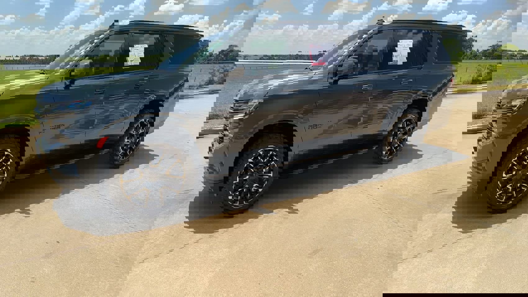 2021 Chevrolet Suburban RST photo 4
