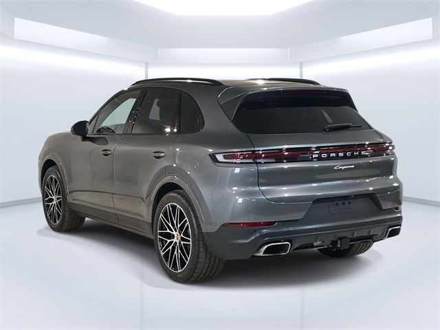2025 Porsche Cayenne photo 2
