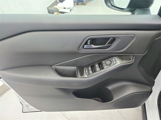 2025 Nissan Rogue S photo 28