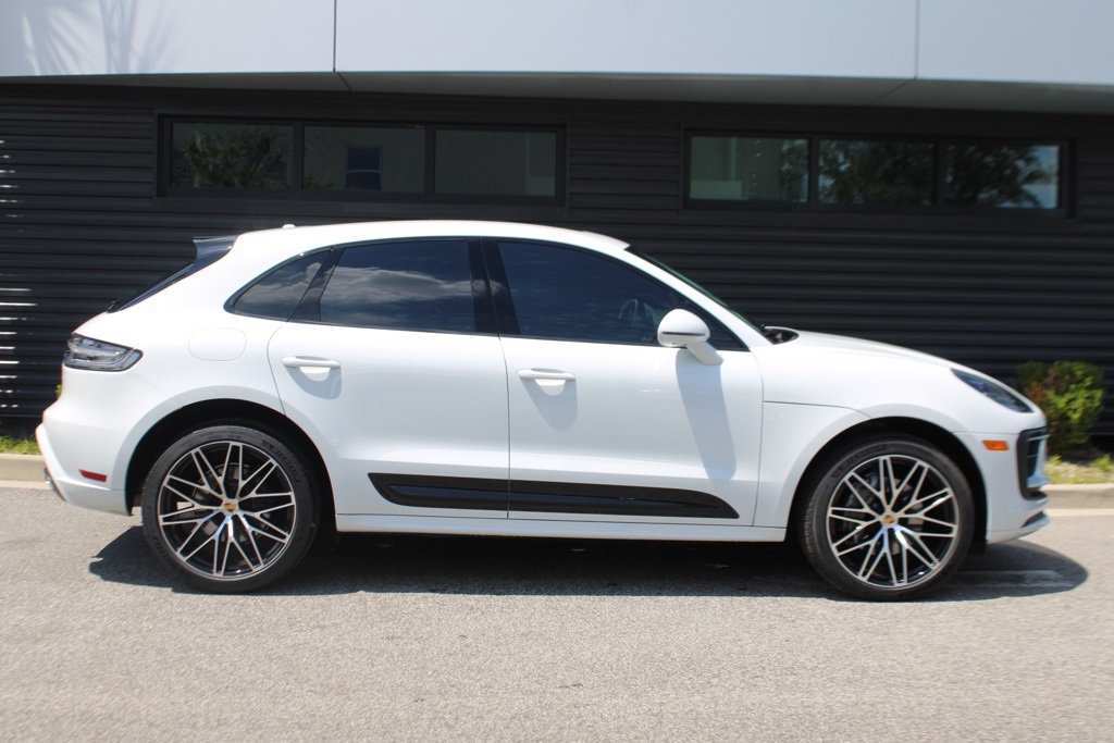 2023 Porsche Macan T photo 7