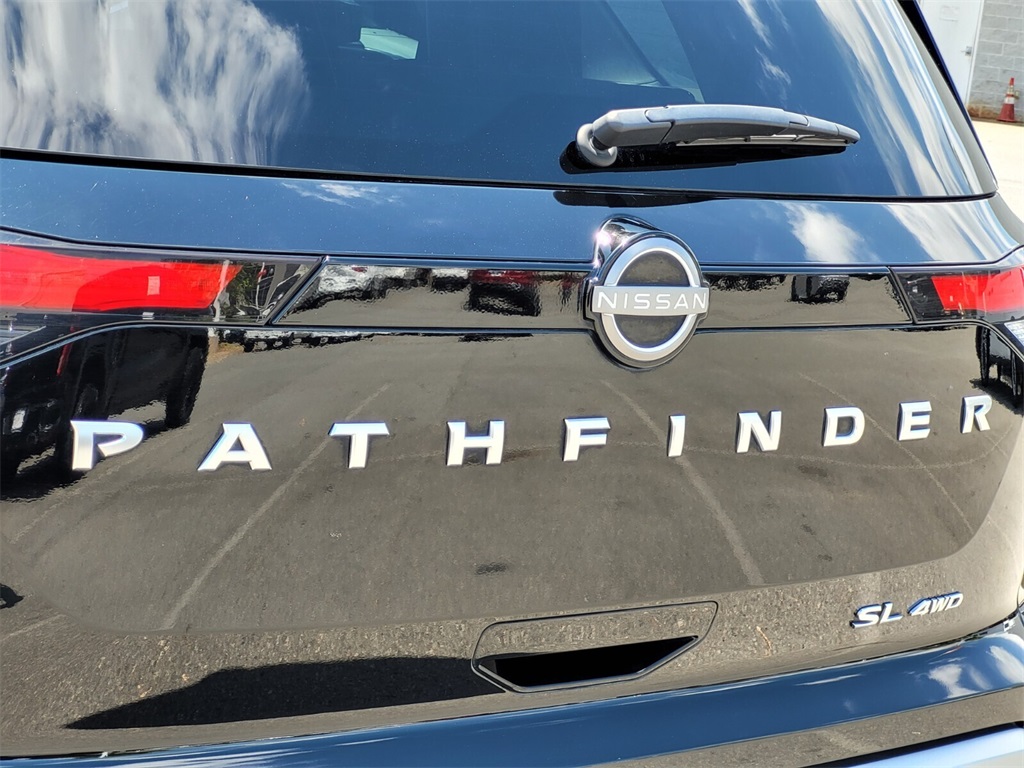 2024 Nissan Pathfinder SL photo 11