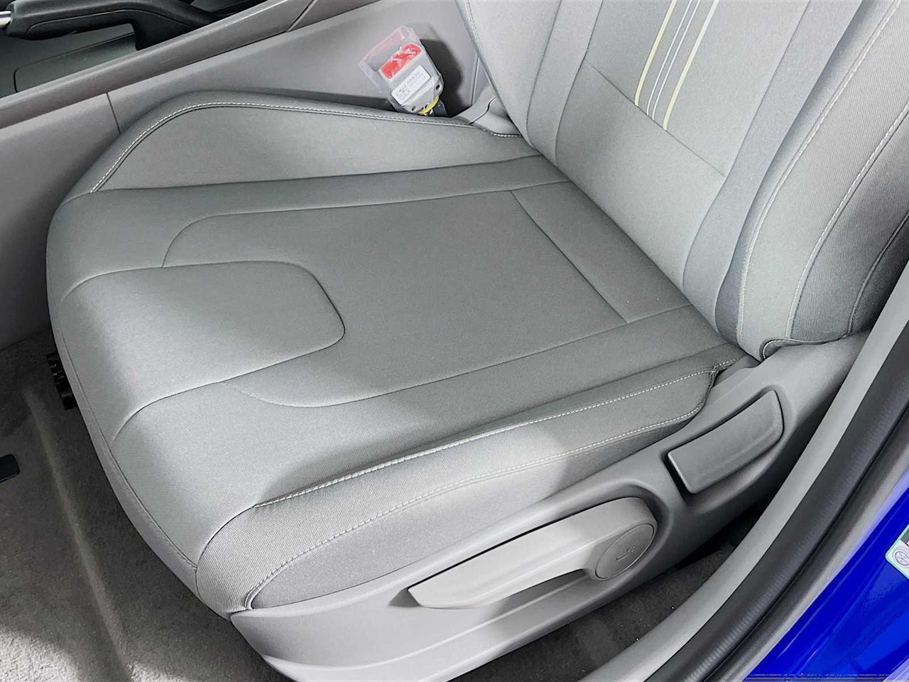 2025 Hyundai Elantra SEL Sport photo 16