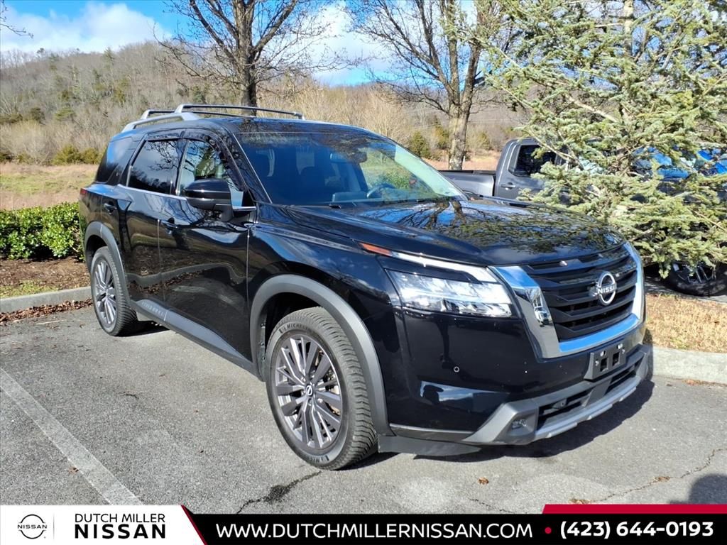 2022 Nissan Pathfinder SL's photo