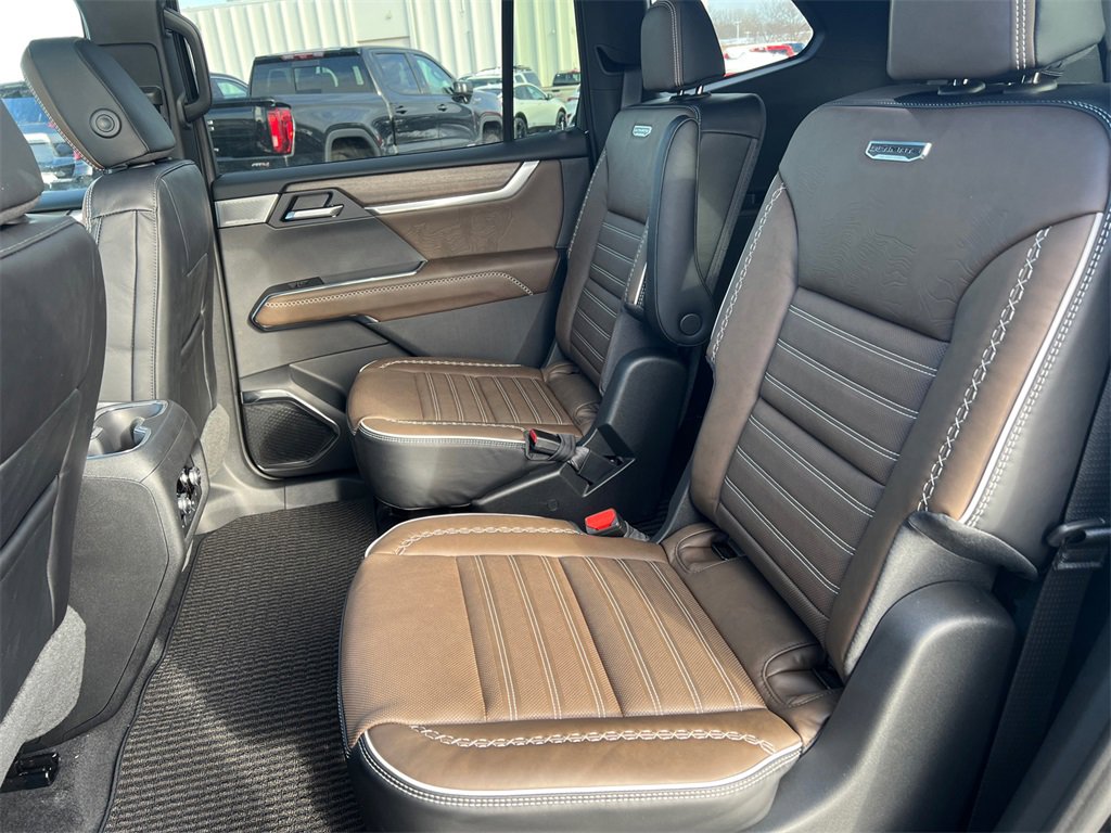 2026 GMC ACADIA - Image 32