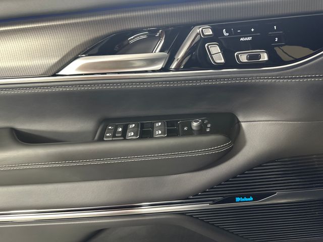 2024 Jeep Grand Wagoneer II photo 28