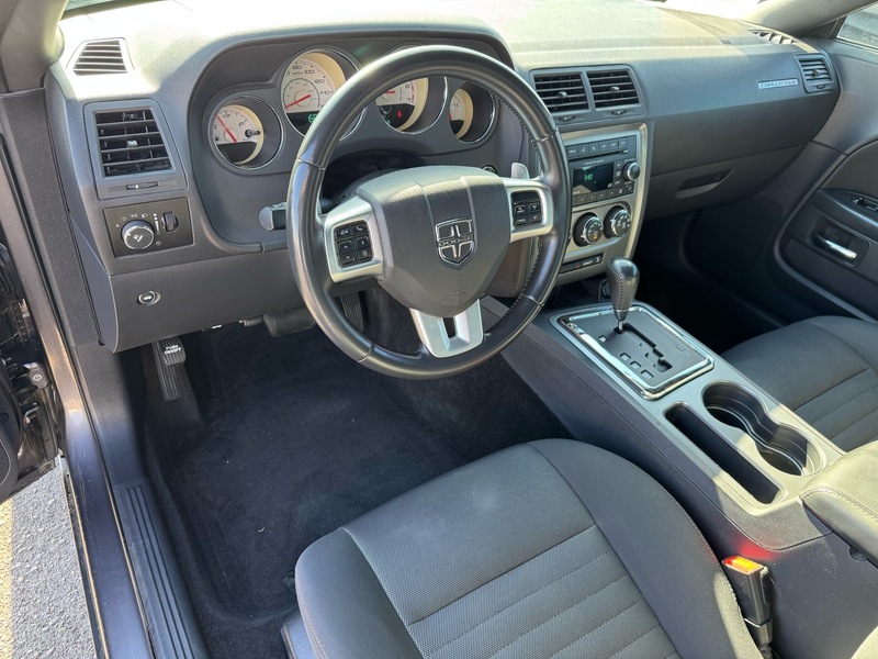 2013 Dodge Challenger R/T photo 11