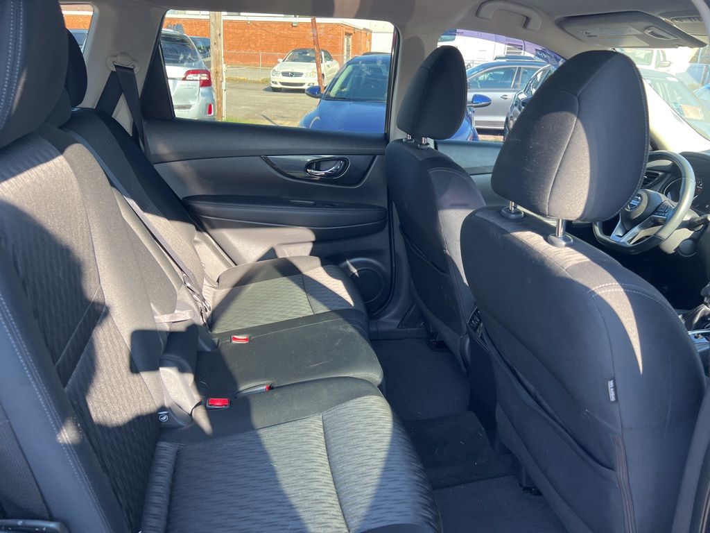 2018 Nissan Rogue SV photo 23
