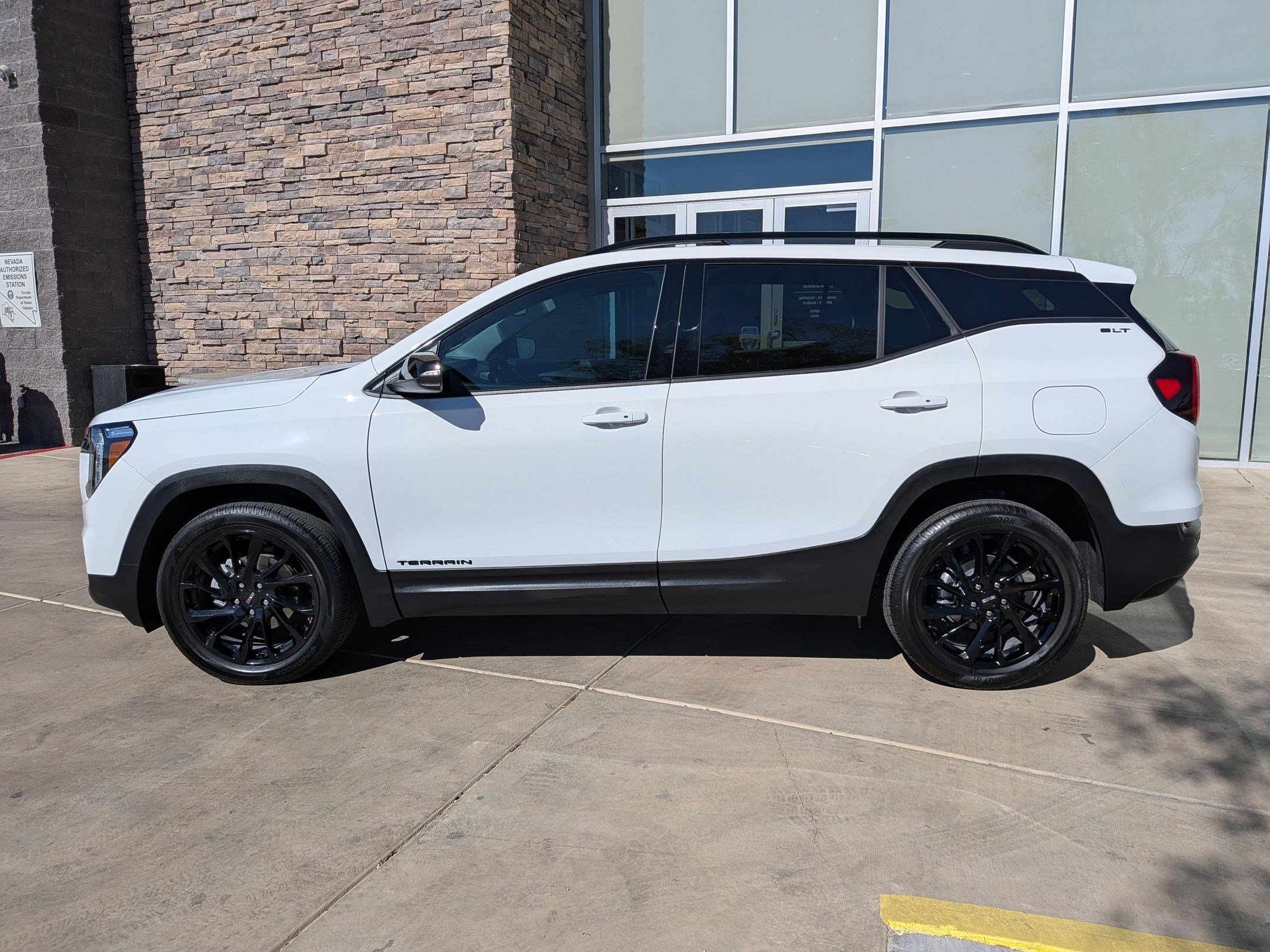 2023 Gmc Terrain SLT photo 2