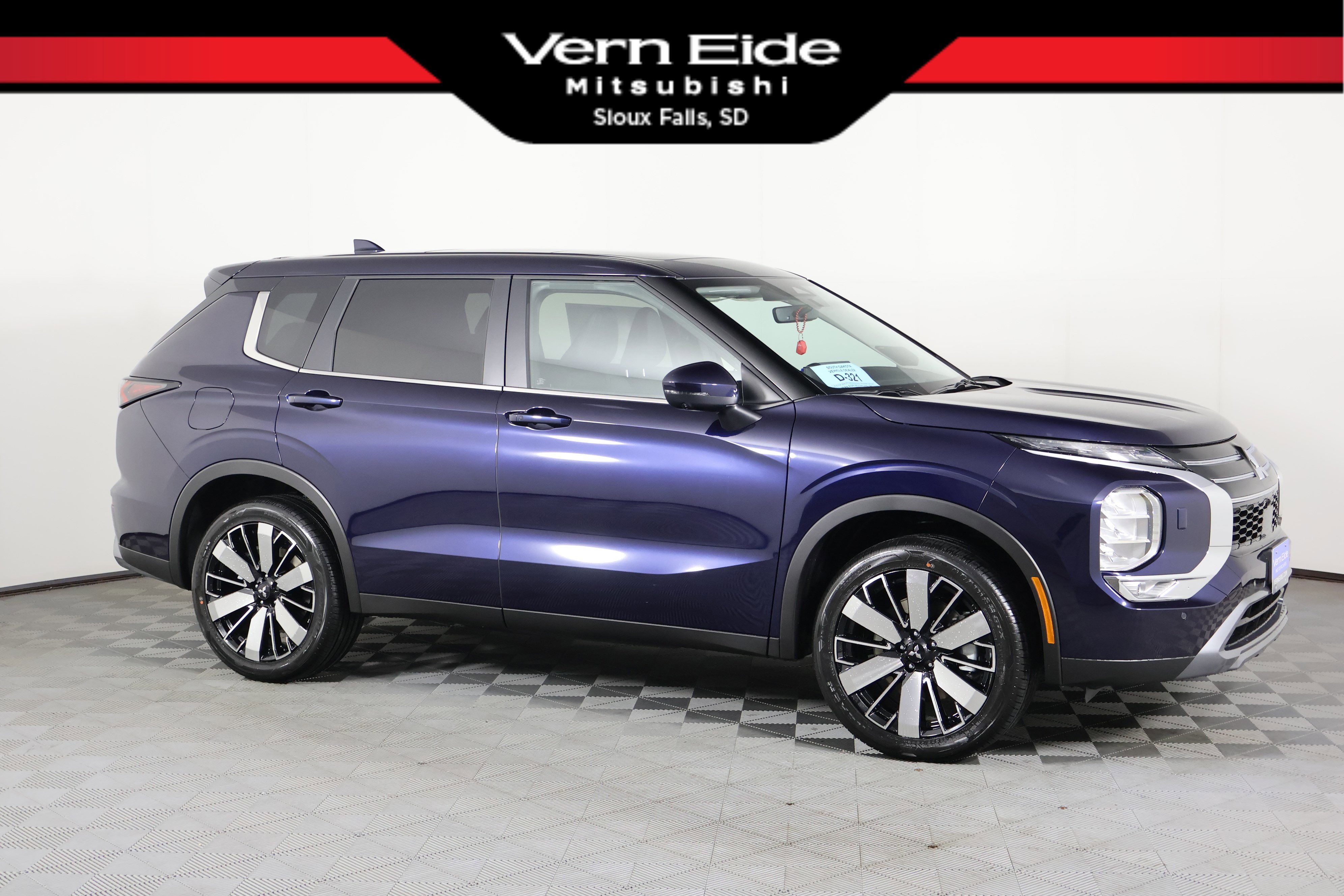 2025 Mitsubishi Outlander SE's photo