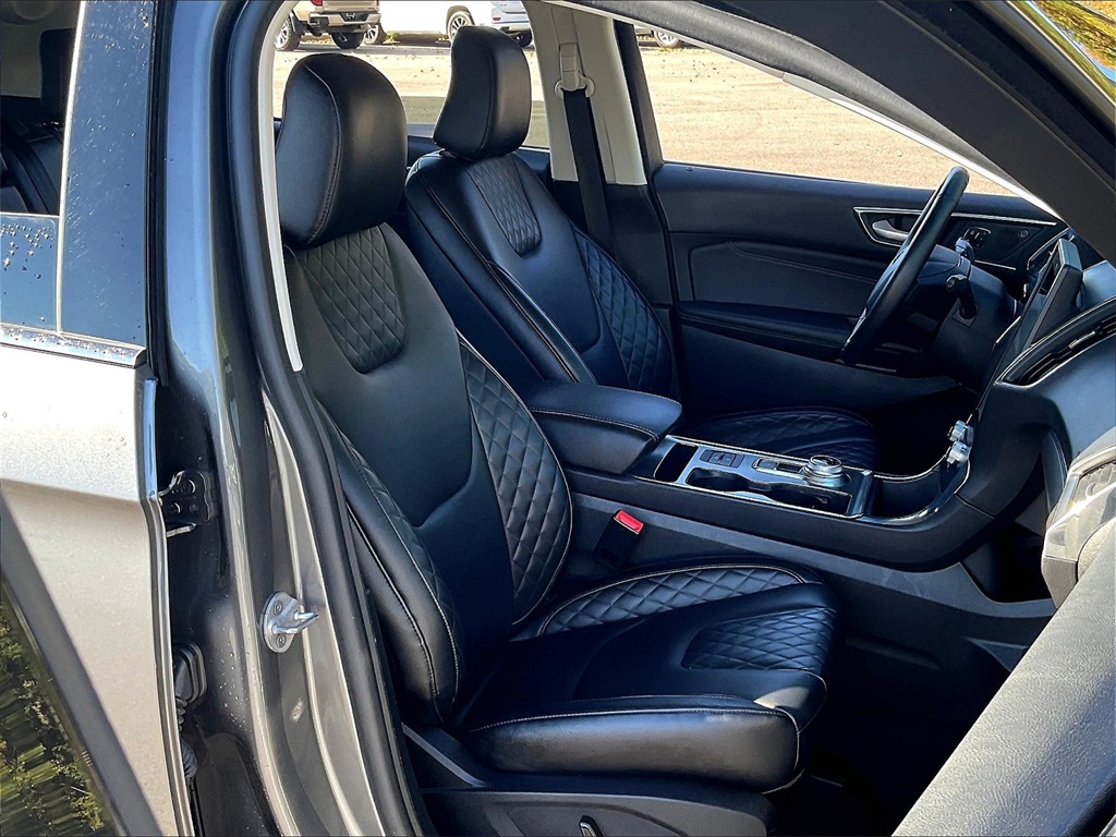 2023 Ford Edge Titanium photo 11