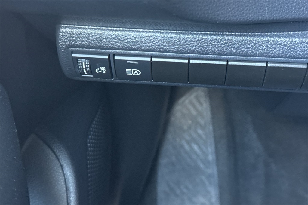 2023 Toyota Corolla LE photo 28