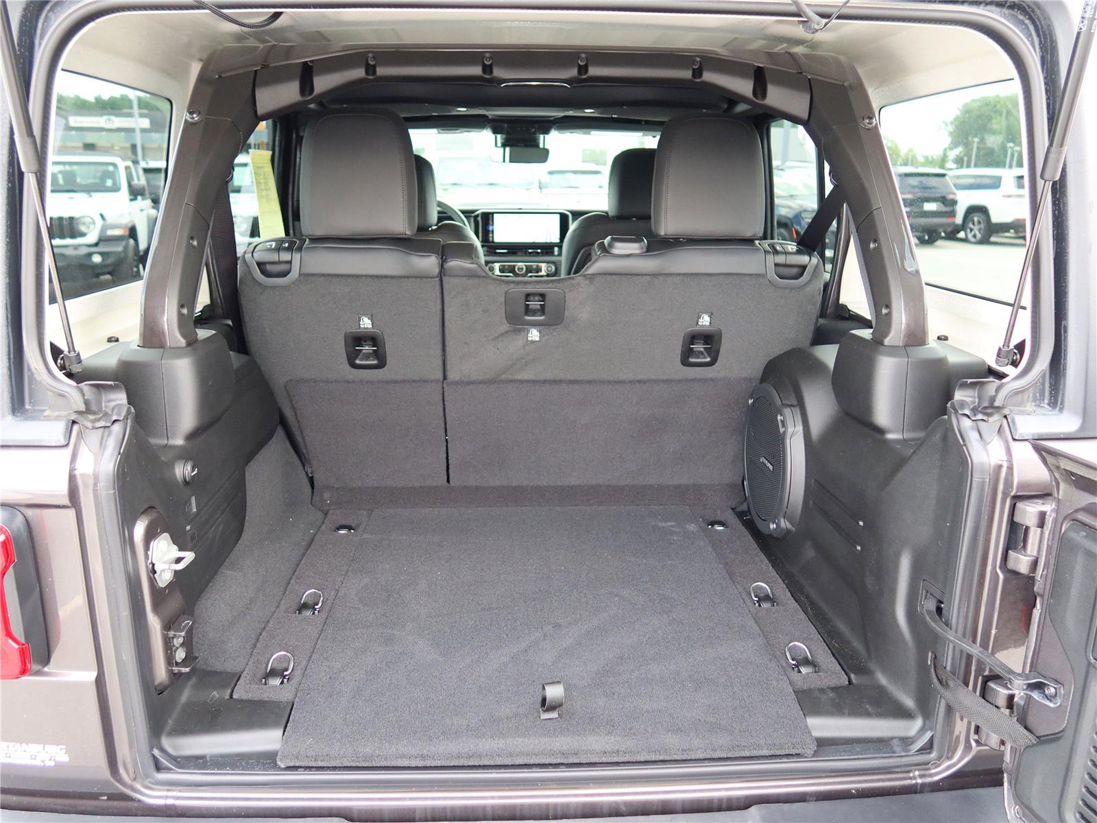 2025 Jeep Wrangler Rubicon photo 4