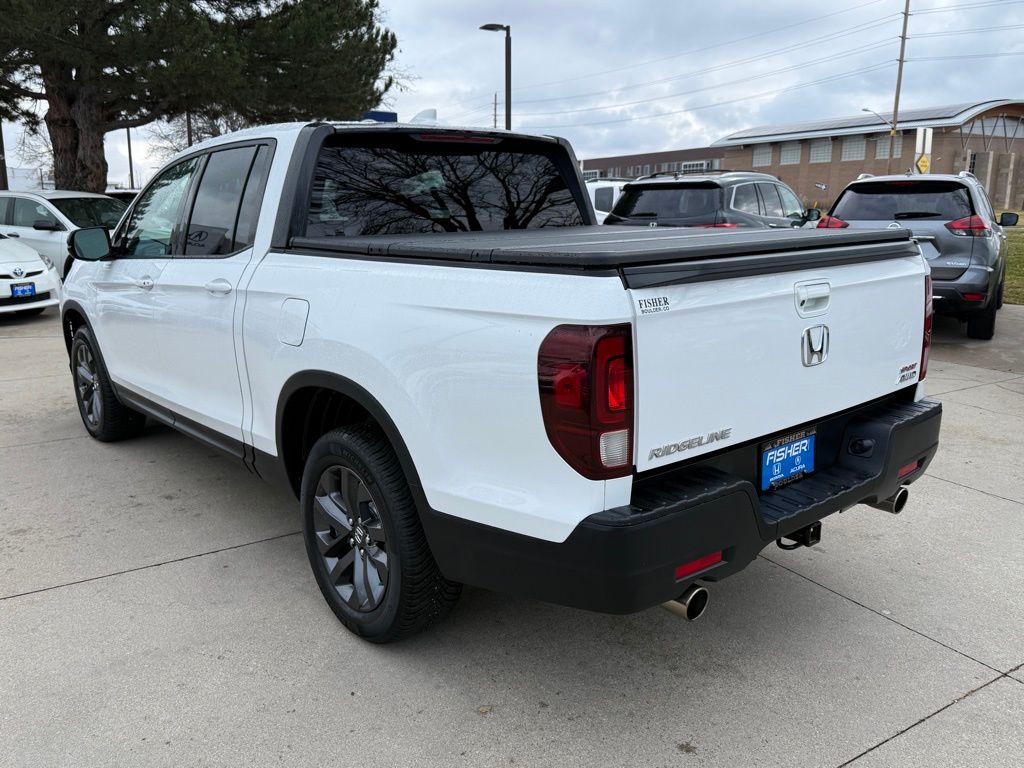 2021 Honda Ridgeline Sport photo 2