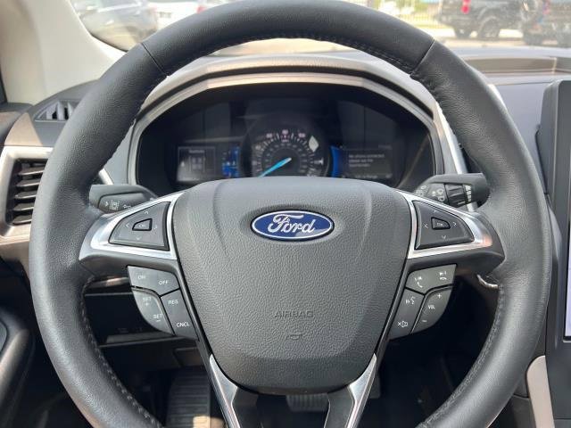 2022 Ford Edge SEL photo 19
