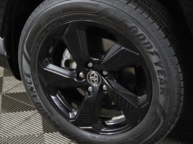 2020 Toyota RAV4 Hybrid XSE photo 9