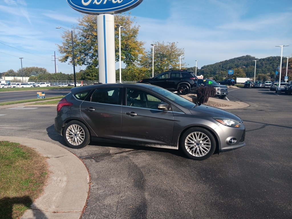 2013 Ford Focus Titanium photo 2