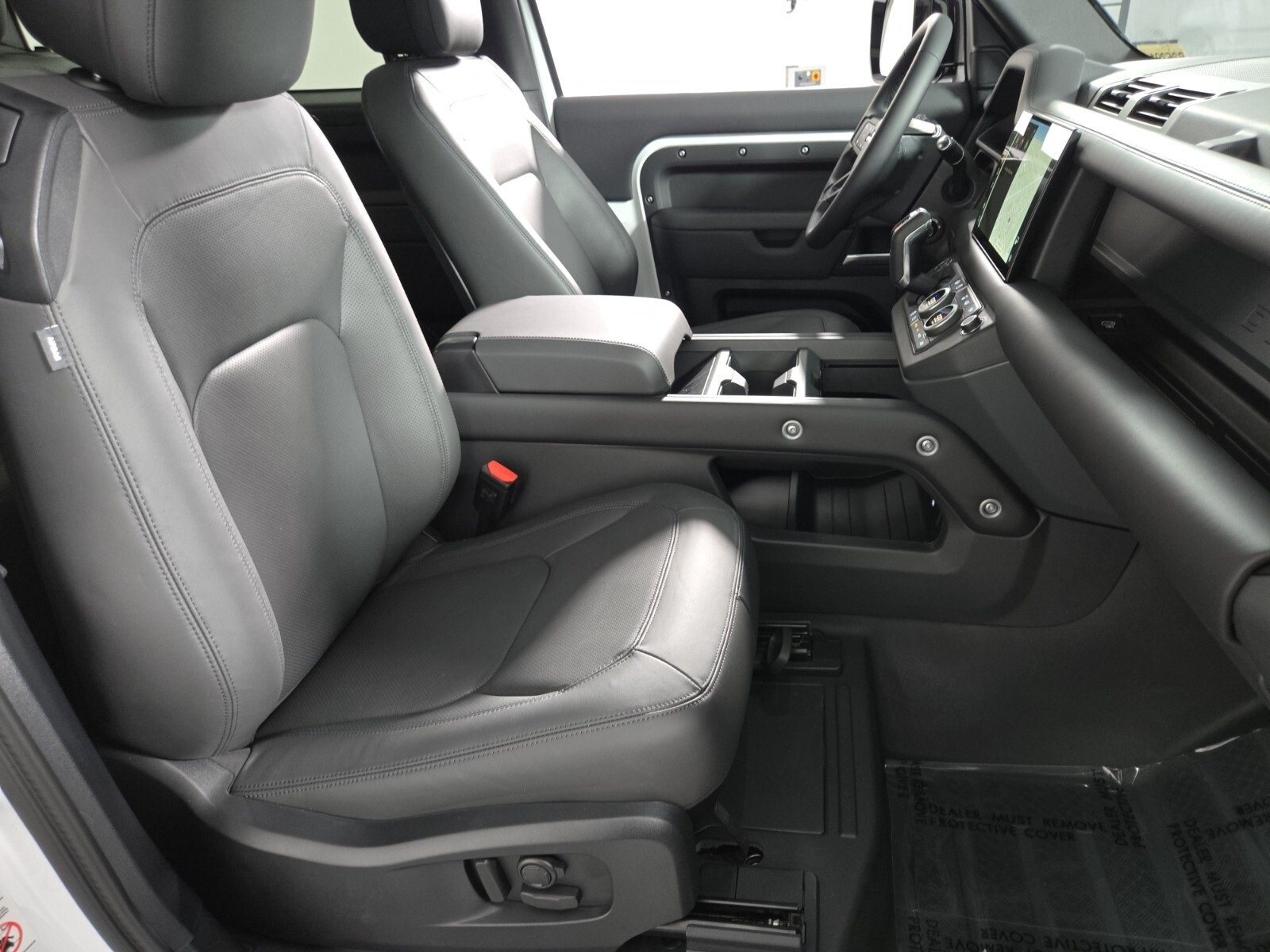 2025 Land Rover Defender 90 X-Dynamic SE photo 2