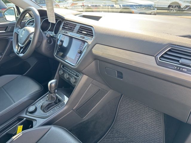 2021 Volkswagen Tiguan R-Line Black SEL photo 18