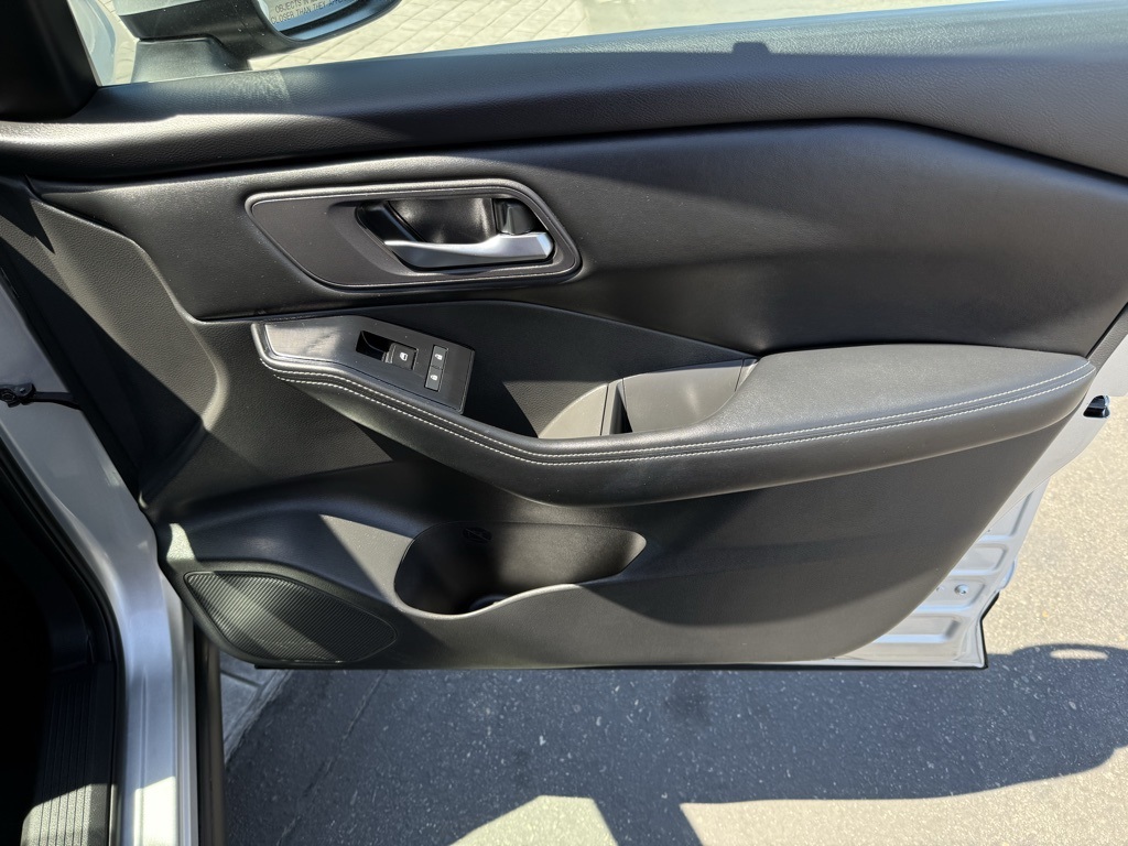 2024 Nissan Rogue SV photo 12