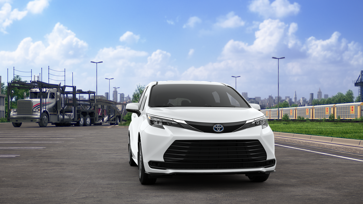 2025 Toyota Sienna LE photo 16