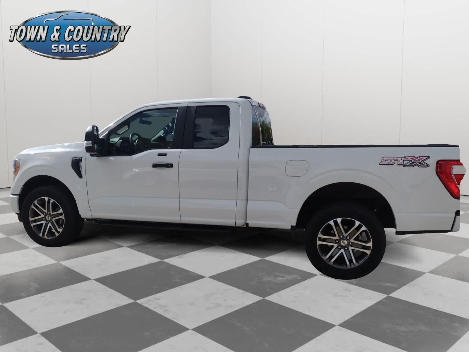 2022 Ford F-150 XL photo 3