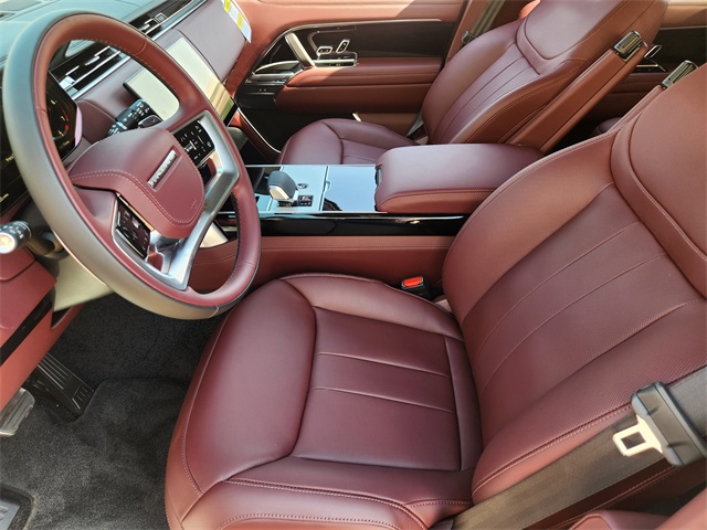 2025 Land Rover Range Rover SE photo 6