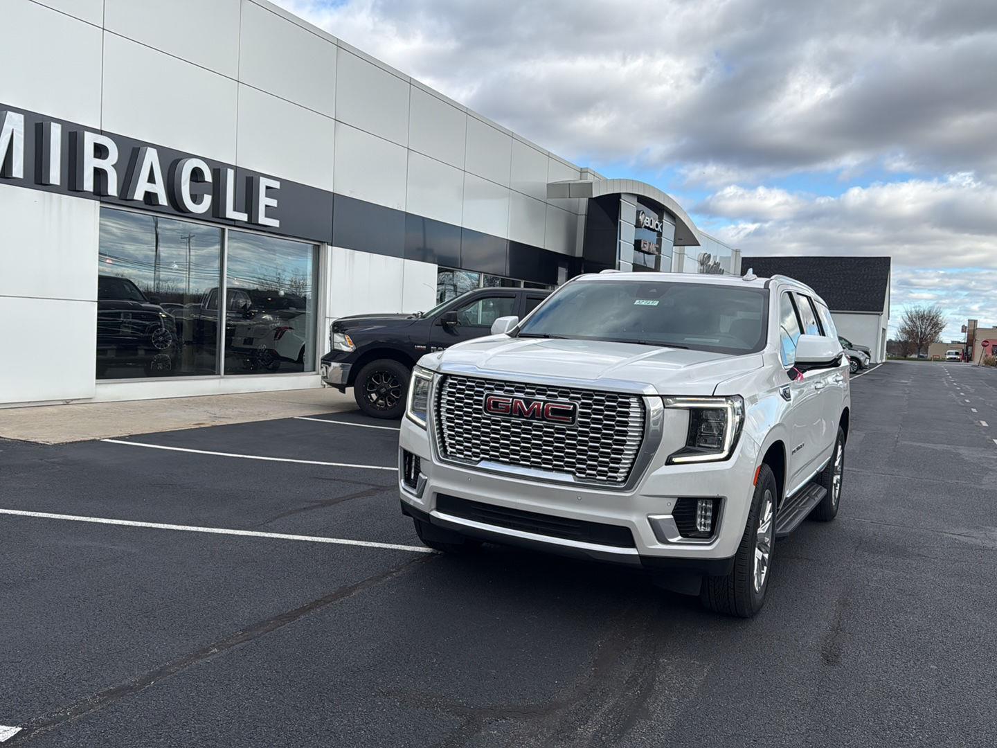 2024 Gmc Yukon Denali photo 2