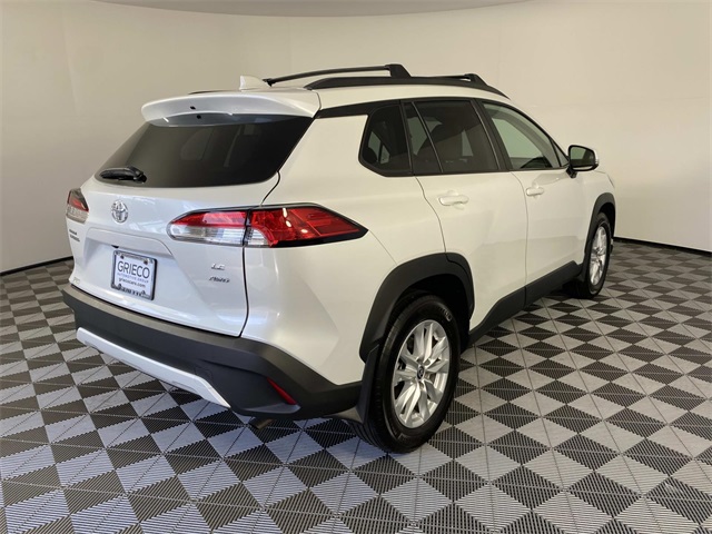 2023 Toyota Corolla Cross LE photo 8