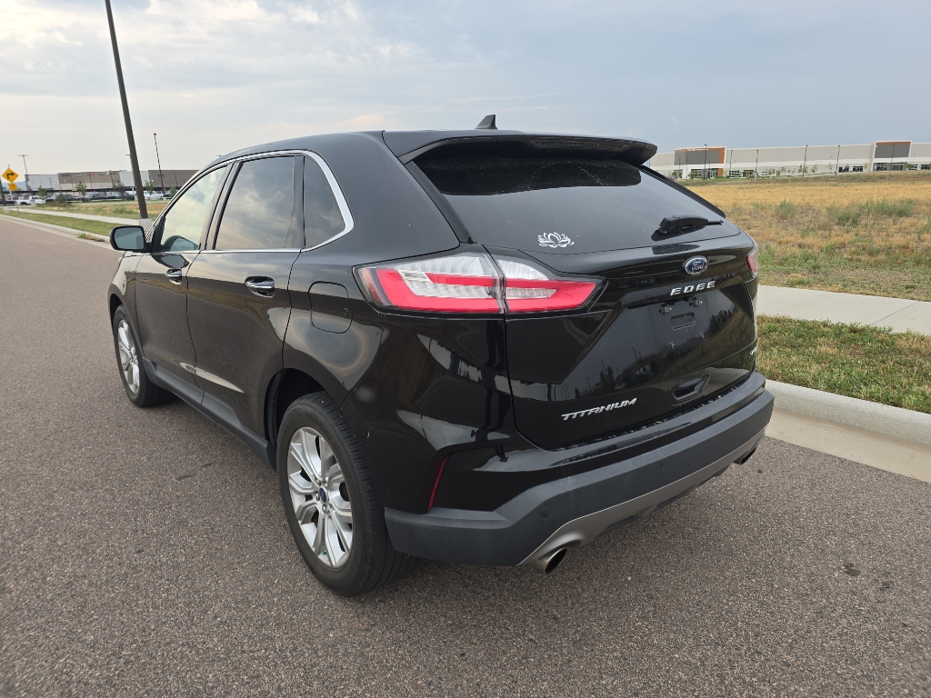 2022 Ford Edge Titanium photo 3