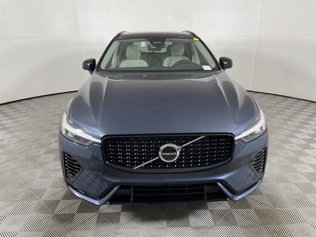 2025 Volvo XC60 T8 Plus photo 4