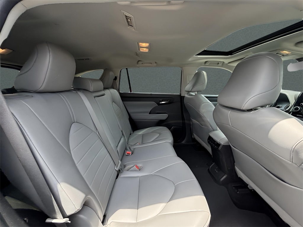 2022 Toyota Highlander Hybrid XLE photo 20