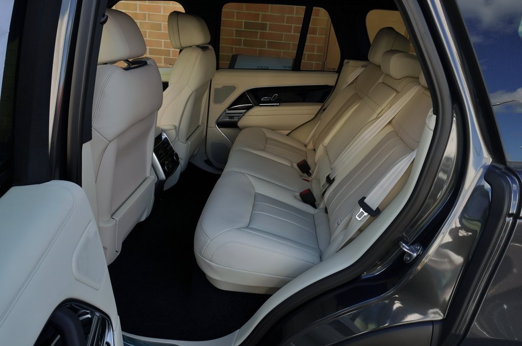 2025 LAND ROVER RANGE ROVER - Image 33