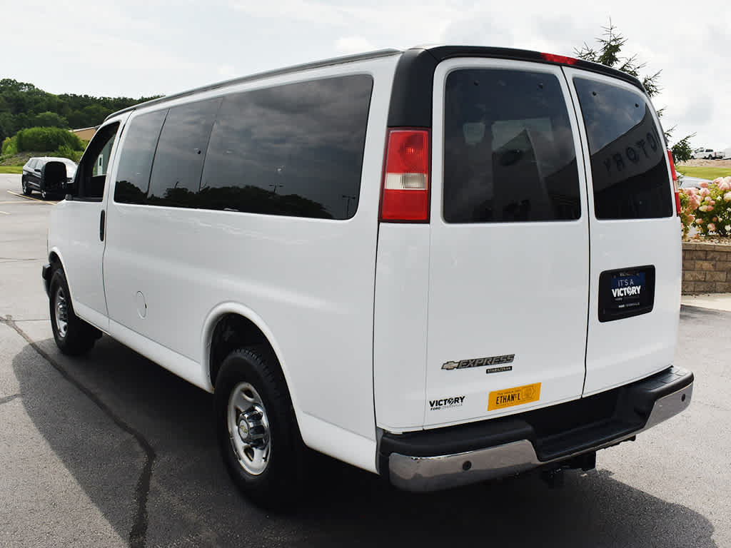 2014 Chevrolet Express 2500 LT photo 3