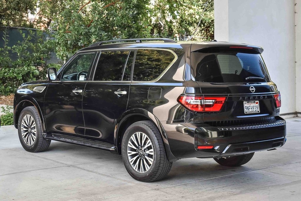 2023 Nissan Armada SL photo 2
