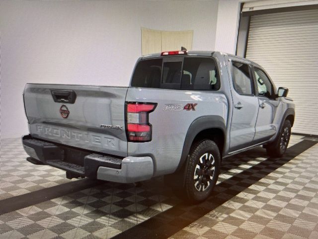 2022 Nissan Frontier PRO-4X photo 2